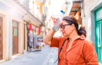 Las olas de calor prolongadas afectan con mayor intensidad a los adultos mayores, cuyo cuerpo pierde capacidad para regular la temperatura con la edad. FOTO Getty