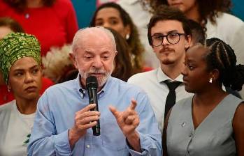 El presidente de Brasil, Luiz Inácio Lula da Silva, convirtió la reducción de la jornada laboral y el fin del esquema 6x1 en una de las principales banderas de su campaña de reelección. La reforma fue aprobada por el Senado con 75 votos a favor y uno en contra. FOTO CORTESÍA GOBIERNO DE BRASIL 