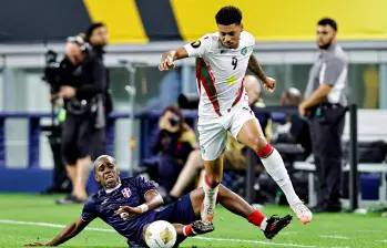 El seleccionado de Surinam busca clasificar a su primera Copa del Mundo. Hay quienes vaticinan que puede ser la sorpresa. FOTO getty 