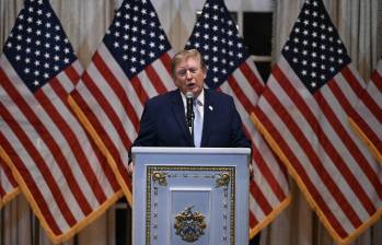 La aprobación de Trump cayó al 33 %, su nivel más bajo, a dos semanas de las elecciones de medio mandato. FOTO: Brendan SMIALOWSKI / AFP