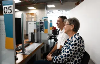 Las personas interesadas pueden dirigirse a varios puntos de atención de la Secretaría de Hacienda ubicados en centros comerciales de la ciudad, entre ellos El Tesoro, Los Molinos, Florida, Premium Plaza, La Central y Unicentro. FOTO: Cortesía Alcaldía de Medellín