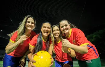 Las representantes de Colombia en el Mundial de fútbol para médicos terminaron en la séptima posición. Fotos Camilo Suárez y Cortesía Diego Castresana