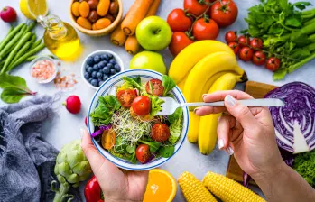 Hábitos como moverse más, alimentarse sano, dormir mejor y reducir el estrés ayudan a prevenir la inflamación silenciosa según el libro ¿Estamos Inflamad@s? FOTO Getty