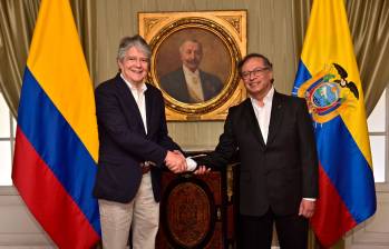 Colombia y Ecuador tienen una interconexión eléctrica con capacidad de 400 kilovatios, con la que el envío hoy de energía está llegando al 60% de su capacidad, pero ambos presidentes se comprometieron a llegar “al tope” para que Ecuador pueda afrontar los dos meses de sequía que quedan. Foto: Cortesía