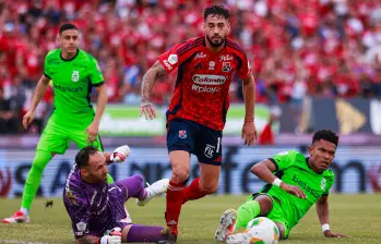 El delantero argentino Francisco Fydrzsewski es el nuevo capitán del Medellín. Anotó en la última visita de los rojos al Cali. FOTO manuel saldarriaga