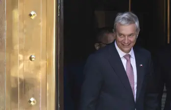 José Antonio Kast presentó en Buenos Aires su propuesta de crear un corredor humanitario para la devolución de migrantes, tras reunirse con el presidente argentino Javier Milei. FOTO: AFP. 