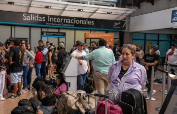 La población entre 18 y 39 años concentra la mayor parte de los colombianos que salen del país por motivos de residencia, trabajo o estudio. FOTO EL COLOMBIANO
