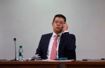 De izquierda a derecha: Yefferson Dueñas, Eduardo Montealegre y Olga Claros