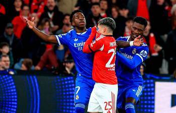 En la imagen se ve la situación entre Prestianni y Vinícius durante el encuentro entre Benfica y Real Madrid. FOTO GETTY