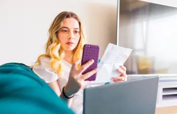 Los operadores móviles ofrecen planes con privilegios como acceso a Facebook, WhatsApp y otras aplicaciones sin consumir datos. Foto: GETTY