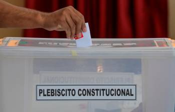 Los chilenos acuden a las urnas en la mañana de este domingo para decidir el futuro de su Constitución. FOTO: GETTY