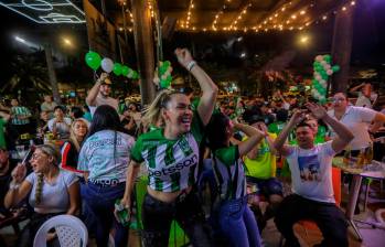 Los hinchas del verde celebraron el tanto de Dairon Asprilla y mantienen la esperanza de alcanzar la estrella 18 este domingo cuando los dirigidos por Efraín Juárez se midan en el Atanasio al Tolima. FOTO Esneyder Gutiérrez