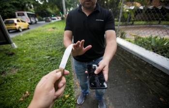 Imagen dramatizada para ilustrar el robo de celular con arma blanca. Foto: EL COLOMBIANO