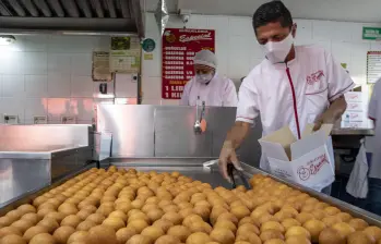 Imagen de referencia de una fábrica de buñuelos de la ciudad. Foto: EL COLOMBIANO