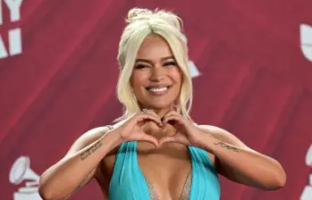 Karol G plasmará la estética de su álbum “Tropicoqueta” en sus presentaciones en el Crazy Horse Paris. FOTO: AFP
