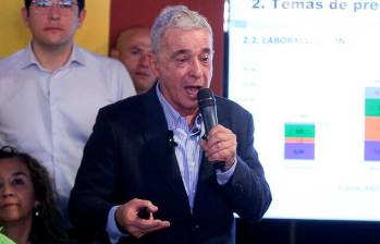 Sectores del partido insisten en que el liderazgo de Uribe puede ser clave para recuperar el poder. Con su absolución, la derecha ve en él una figura reivindicada y dispuesta a volver al centro del tablero político. FOTO: COLPRENSA