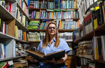 Mónica Pérez Mejía, tercera generación al frente de La Anticuaria. Foto Julio César Herrera.