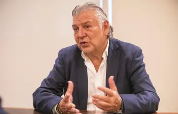 Jaime Alberto Cabal, presidente de Fenalco, sostuvo que un aumento alto del mínimo golpearía las finanzas públicas y encarecería la nómina del Estado. FOTO EL COLOMBIANO