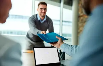 Empresas en todo el país buscan cubrir con urgencia más de 103.000 cargos disponibles en la plataforma. FOTO: GETTY