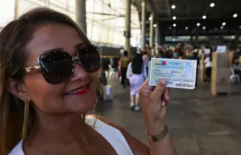Con el certificado electoral el ciudadano puede reclamar beneficios como descuentos en pasaportes, libreta militar, servicio militar, universidades oficiales y media jornada laboral de descanso. Foto: Manuel Saldarriaga Quintero.