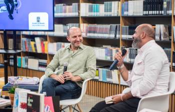 Carlos Granés estuvo en Medellín durante el Hay Festival, aquí en la casa de la cultura San Germán con Óscar Agudelo. 