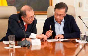 Jorge Rojas, director del Dapre, junto al presidente Gustavo Petro. FOTO: Presidencia