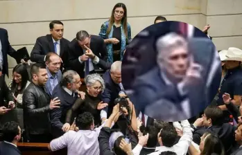 La derrota del Gobierno fue atribuida a que dos congresistas del Pacto Histórico, Martha Peralta y Richard Fuelantala, quienes no estuvieron en el momento de la votación. FOTO: Colprensa y captura de pantalla