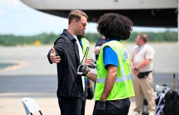 El arquero de la Selección de Alemania, Manuel Neuer, es requisado en el aeropuerto de Carolina del Norte. Foto: AFP