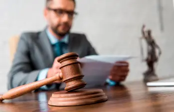 Todo comenzó con una disputa entre dos mujeres en Sincelejo: Irma, quien buscaba cobrar una deuda, y Dina, la deudora. El pleito parecía sencillo, pero terminó convirtiéndose en un caso histórico por el uso de la inteligencia artificial en la Justicia. FOTO GETTY