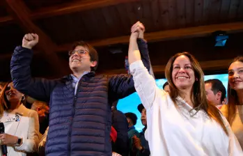 Miguel Uribe Turbay y su esposa, María Claudia Tarazona, durante la campaña a las elecciones legislativas de 2022. FOTO: Colprensa