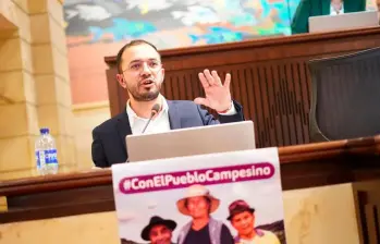 La vocación de servicio de Quintero lo llevó a ser personero municipal de Hacarí y defensor regional del Pueblo en Ocaña. FOTO: FACEBOOK DIÓGENES QUINTERO