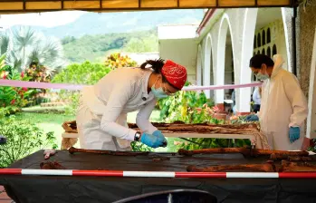 Luego de la exhumación de los cuerpos viene un intenso trabajo para lograr su identificación. FOTO: Cortesía UBPD