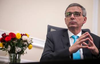 Miguel Gómez, ministro de Hacienda, anunció en el Senado el proyecto de ley con el que el Gobierno busca conseguir $1,2 billones para atender las necesidades de liquidez del sector energético. FOTO COLPRENSA