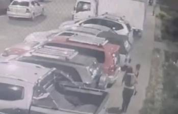 La mujer que secuestró al menor quedó captada en video. FOTO: captura de pantalla.