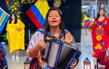 Una de las invitadas al Foro fue la acordeonera Indira Fernández. FOTO Cortesía