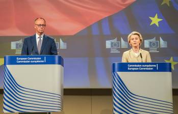 El canciller alemán, Friedrich Merz (i), y la presidenta de la Comisión Europea, Ursula von der Leyen, anunciaron que no asistirán a la cumbre Celac, que tiene como sede Colombia. FOTO: Xinhua