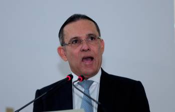 Según Cepeda, con “cortinas de humo” como la consulta por decreto lo que busca el presidente Petro es alimentar la “polarización nacional”. FOTO Cristian Bayona - COLPRENSA