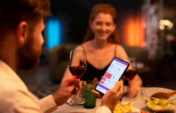 Las apps de citas se suman al ecosistema de suscripciones que crece en Colombia. FOTO: FREEPIK