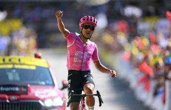 El ecuatoriano Richard Carapaz ganó la etapa 18 del Tour de Francia, aprovechando su condición de escalador se fugó y cruzó la meta en solitario. FOTO GETTY