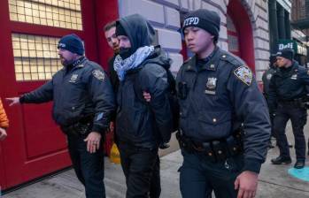 En el megaoperativo arrestaron a inmigrantes indocumentados con antecedentes penales y presuntos vínculos con pandillas criminales, según anunció la oficina del gobernador de Florida (Estados Unidos). FOTO: Getty /AFP 