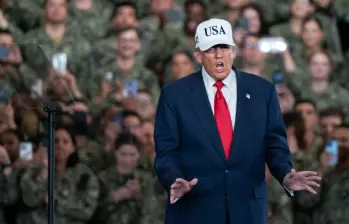 El presidente Donald Trump consideró que el tráfico de drogas en la región se redujo a través del mar ante las operaciones en el Caribe, por lo que Estados Unidos está planeando desplegarse por tierra. FOTO: Getty