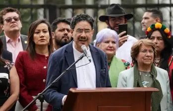 Iván Cepeda encabeza la intención de voto en la encuesta Invamer de noviembre de 2025. FOTO: COLPRENSA