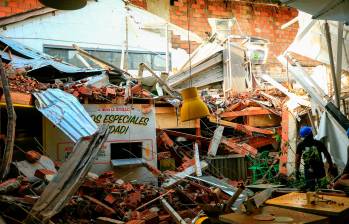 Así quedó el techo colapsado en Manila. FOTO: Camilo Suárez