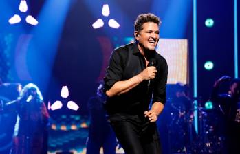 Para cerrar la noche Carlos Vives subió al escenario a cantar tres de sus grandes éxitos: La Tierra del Olvido, La Bicicleta y Pa’ Mayte. FOTO: Cortesía Latin Grammy