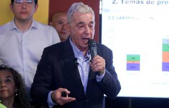 Sectores del partido insisten en que el liderazgo de Uribe puede ser clave para recuperar el poder. Con su absolución, la derecha ve en él una figura reivindicada y dispuesta a volver al centro del tablero político. FOTO: COLPRENSA