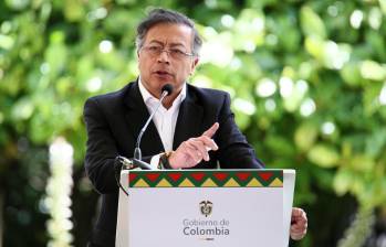 Según expertos, Gustavo Petro suele trinar más en la madrugada. Sus mensajes no son inocuos, tienen consecuencias políticas y diplomáticas. FOTO: COLPRENSA