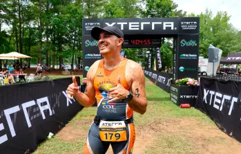 En triatlón o montado en bicicleta, Carlos Andrés ha causado sensación en el deporte. Ahora en Estados Unidos sigue compitiendo y dejando una grata imagen de los atletas colombianos. FOTO CORTESÍA