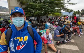 Migrantes venezolanos llegando a la terminal de transporte de Medellín. FOTO El Colombiano