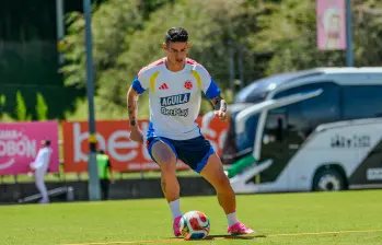 El futbolista James Rodríguez, capitán de la Selección Colombia, fue uno de los primeros que llegó al “campamento” que hicieron los futbolistas en la sede de Atlético Nacional en el Oriente Antioqueño. Foto: Cortesía FCF