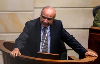 El jurista se impuso con mayorías a Karena Caselles Hernández y Didima Rico Chavarro. La terna fue presentada por el presidente Gustavo Petro. FOTO: COLPRENSA